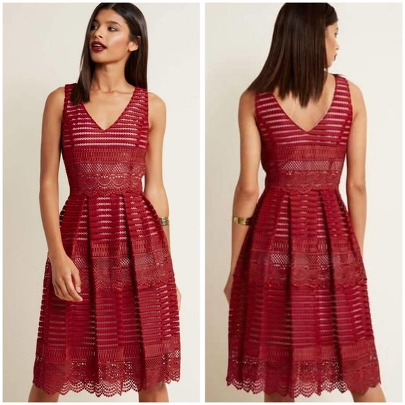 Modcloth Dresses & Skirts - ModCloth Women's Sleeveless Lace Fit & Flare Dress Size Medium Ruby Red Knee